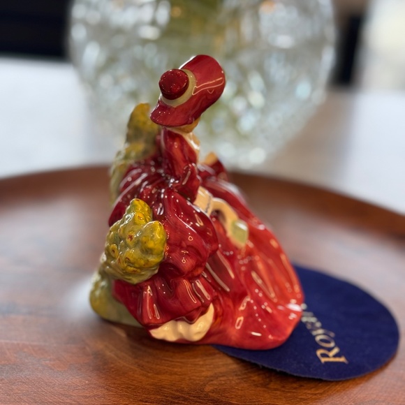 Royal Doulton miniature figurine "Lydia" HN 1808. Girl sitting in a garden. - Picture 4 of 8